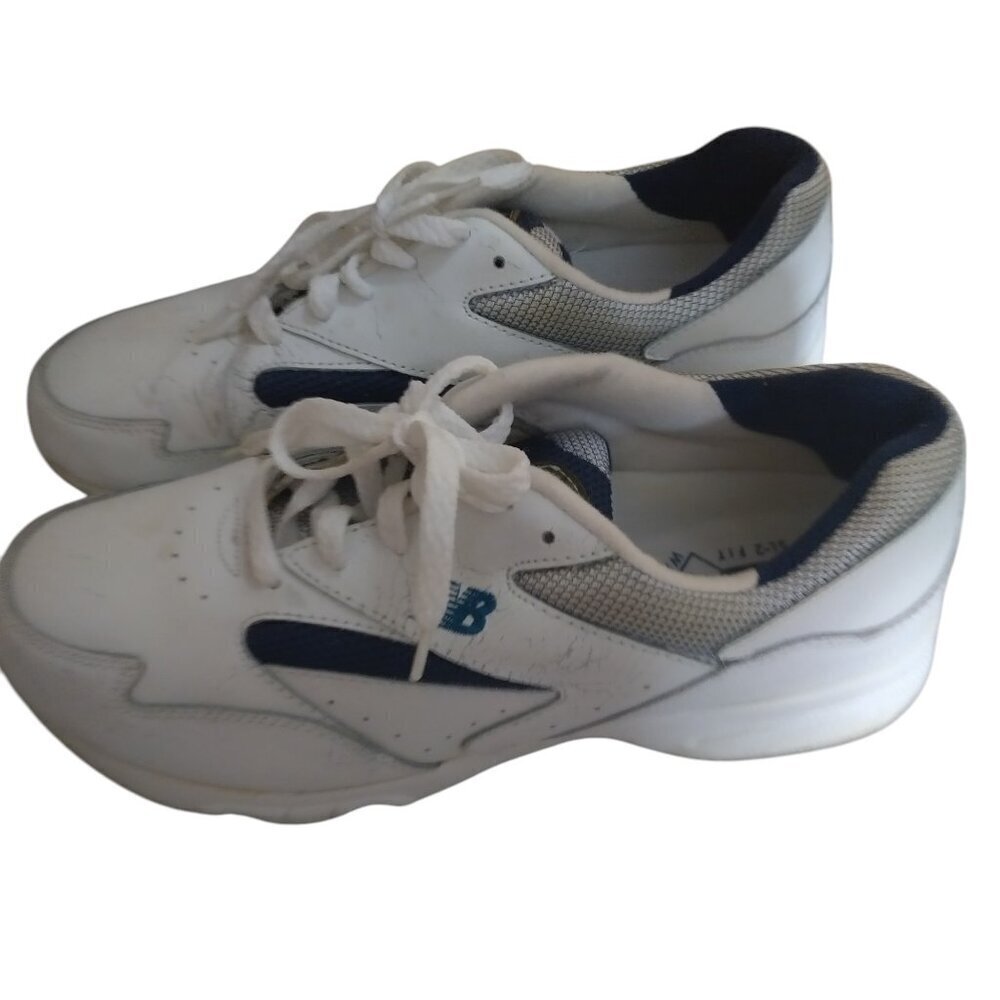 NEW BALANCE 551 SIZE 9.5 WHITE LOGO LACE UP WALKING SHOES CASUAL EVERYDAY